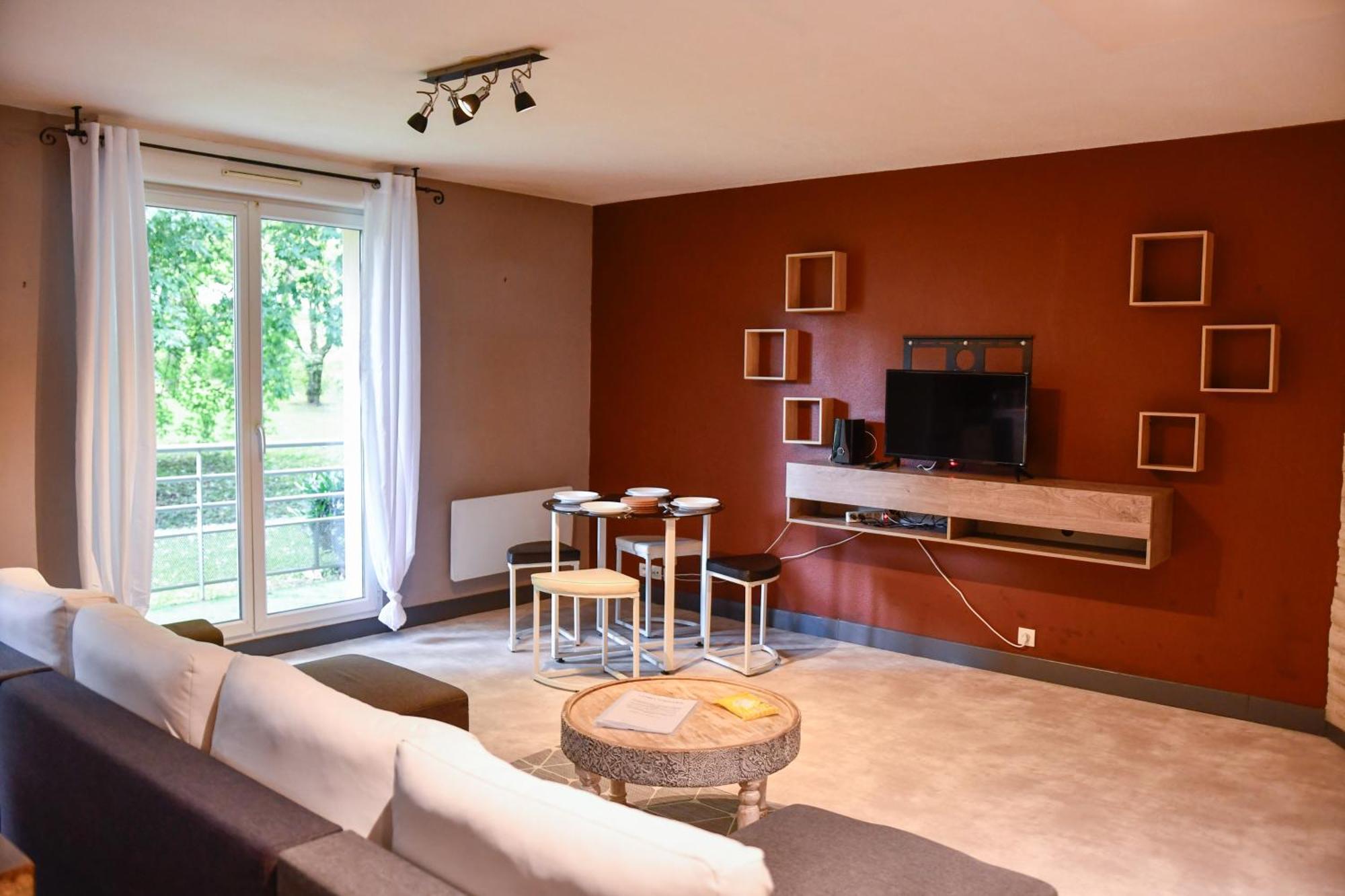 Apartment Calme Et Terrasse Privee Pres De Vichy *